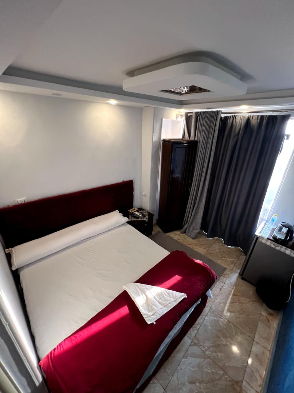 Hotel Pyramids Stone View